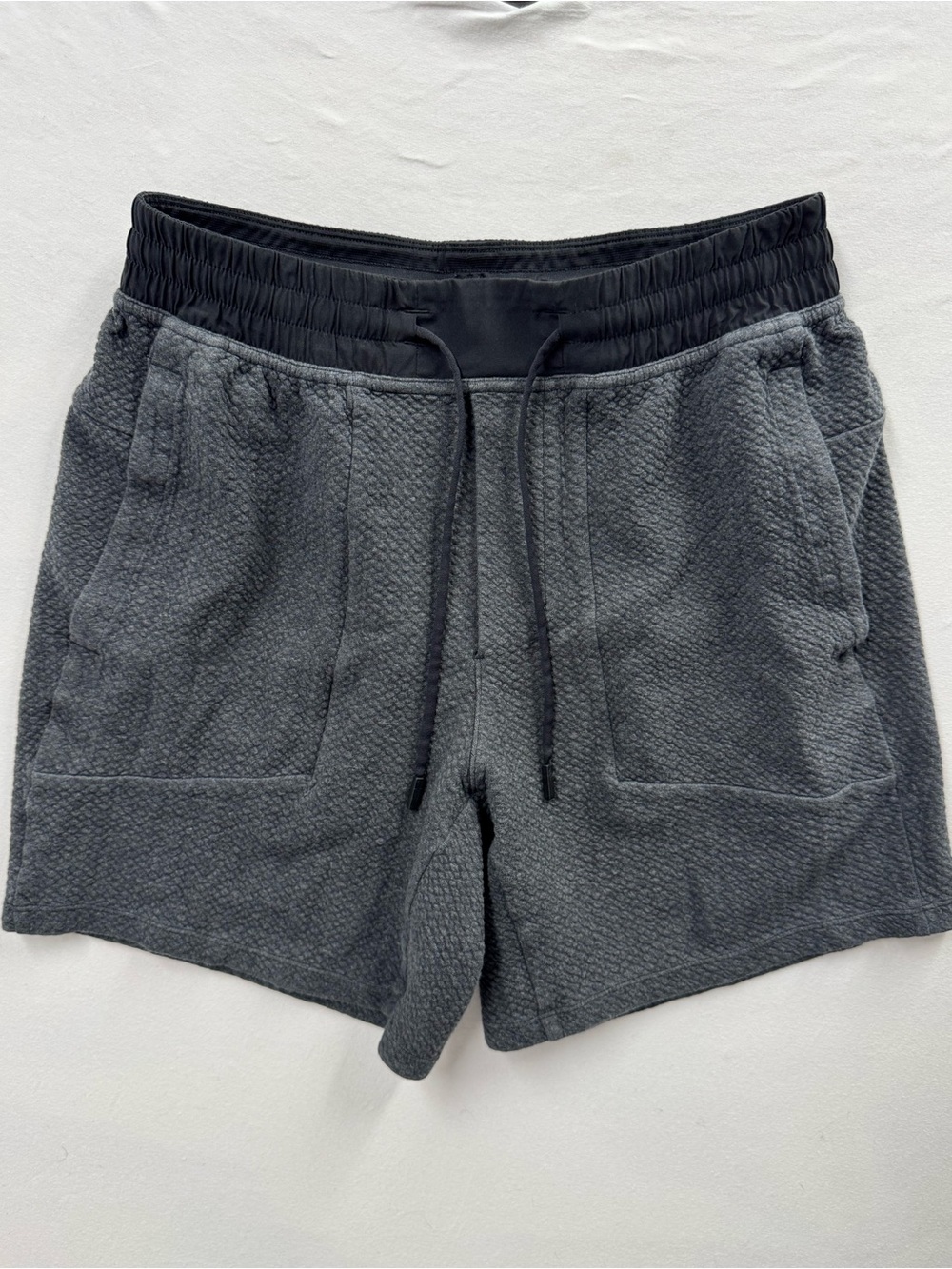 Lululemon At Ease Gray Textured Drawstring Athletic Shorts Men Medium LM7AI9S 6”